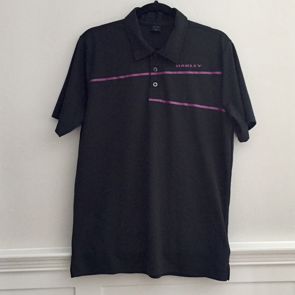 Men’s Oakley performance tee shirt size M.